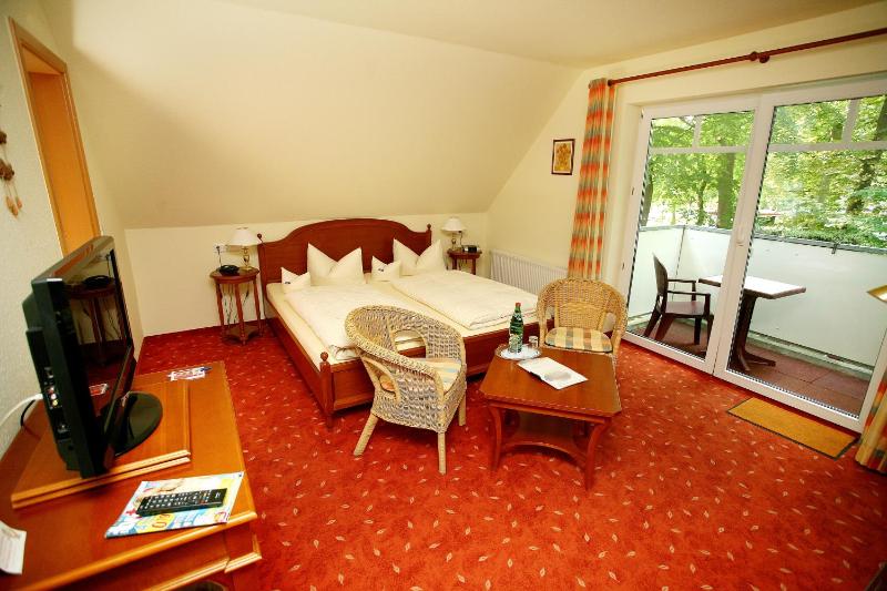 Double Room image 3