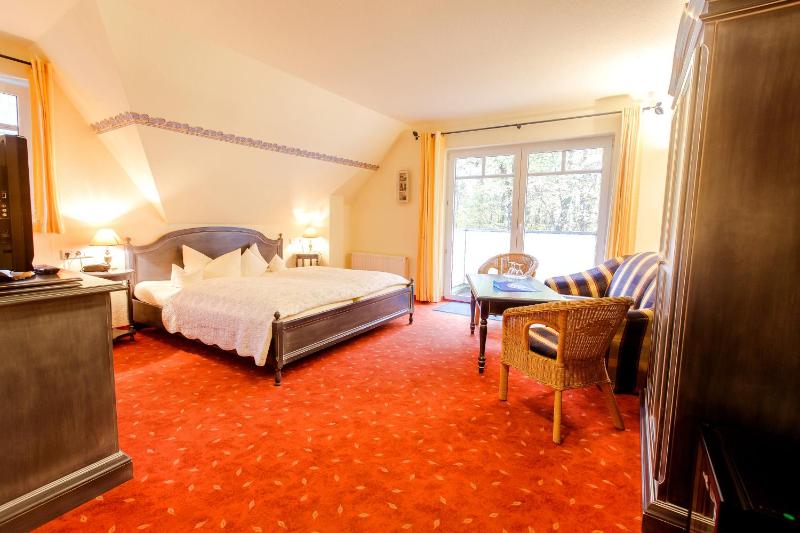 Triple Room with Balcony image 3