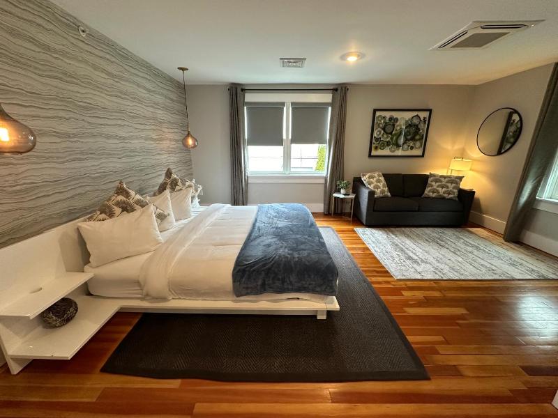 Deluxe Quadruple Room image 1