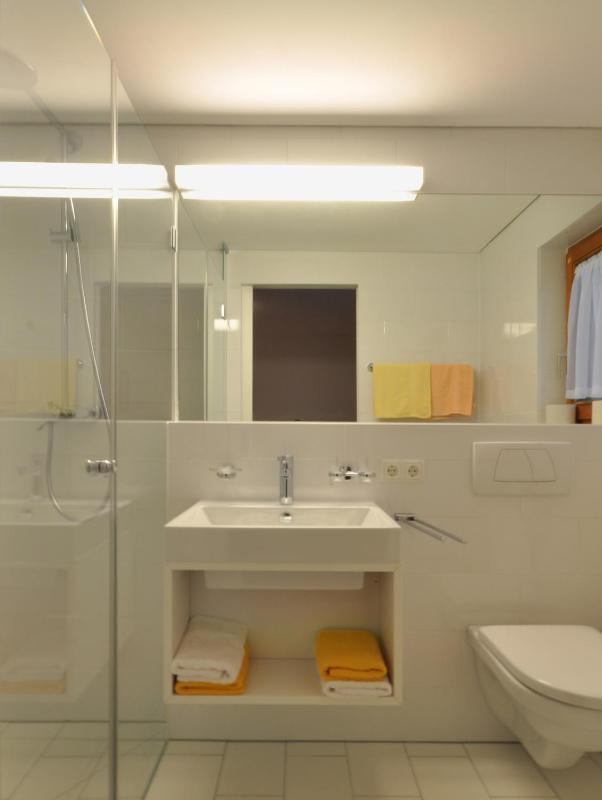 Deluxe Two-Bedroom Apartment image 4