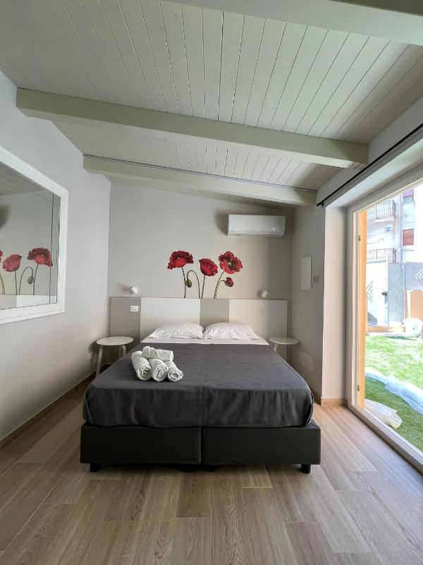 BURMARIA APARTMENT and ROOM with garden and jacuzzi - image 20