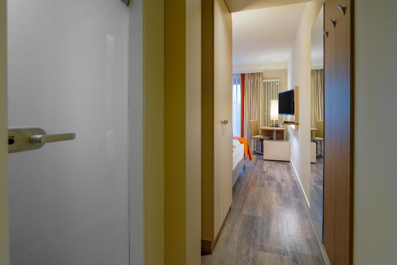 Queensize Double Room - 160 x 200 cm image 4