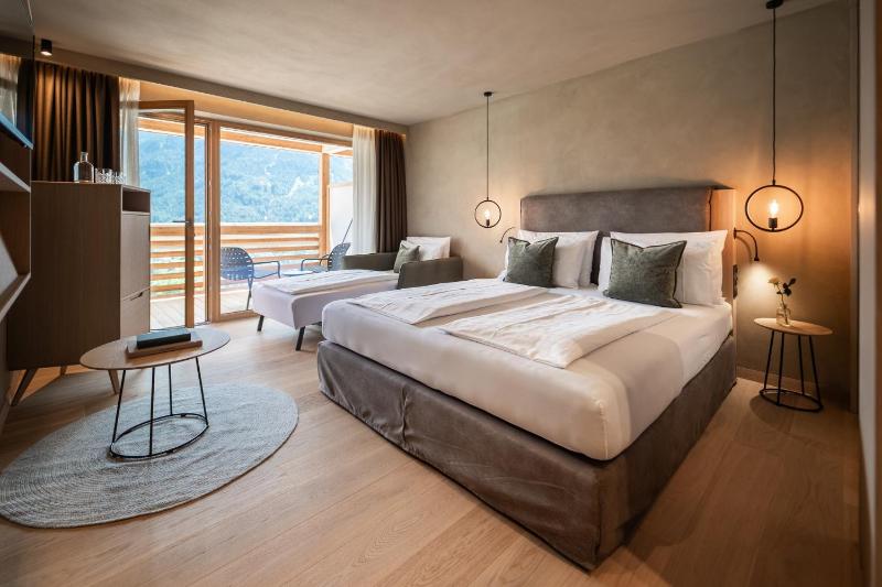 Double or Twin Room image 3