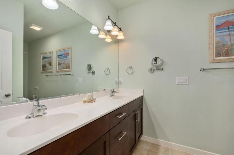 CB26 TJ's Beach Bungalow - image 5