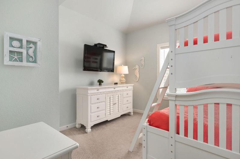 CB26 TJ's Beach Bungalow - image 16