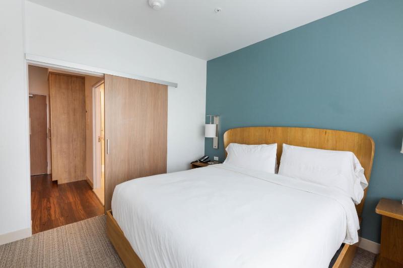 One-Bedroom Suite image 3