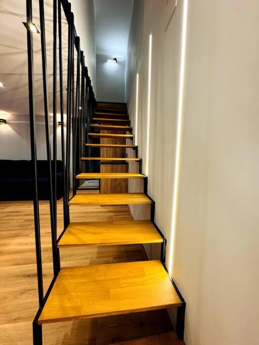 G15 City Centre Stylish Flat - image 16