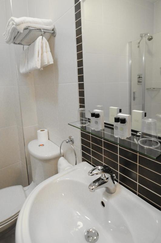 Double Room image 4