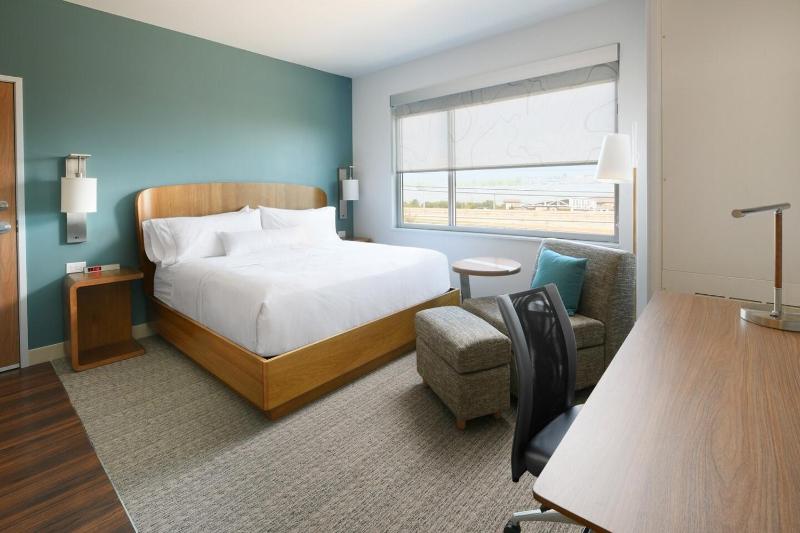 Single Room with Bathroom image 3