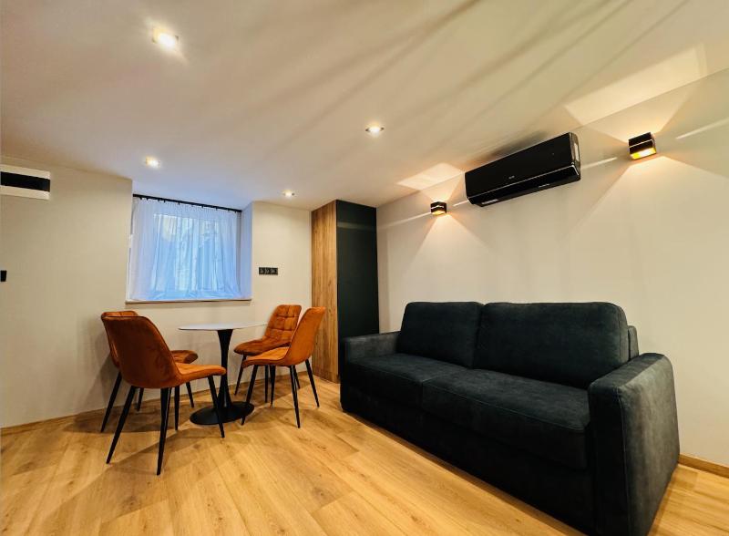 G15 City Centre Stylish Flat - image 12