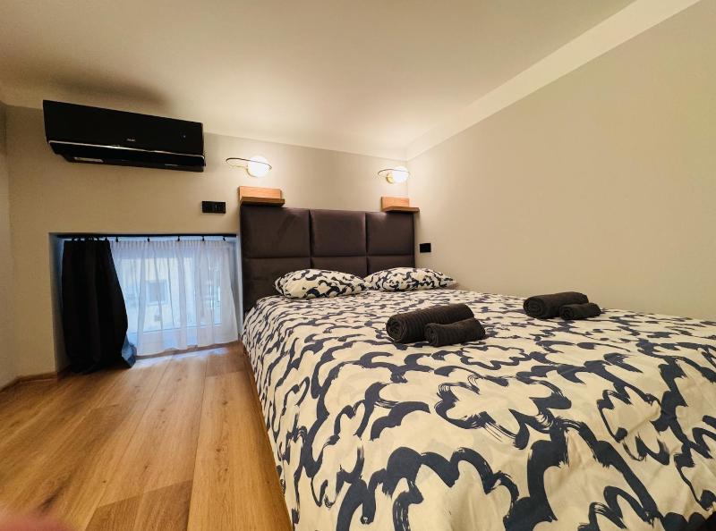 G15 City Centre Stylish Flat - image 14