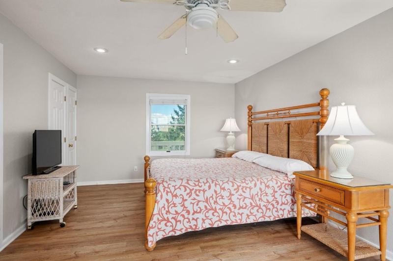 OH103 Beach Haven - image 16