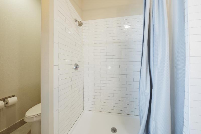 Deluxe King Room image 3