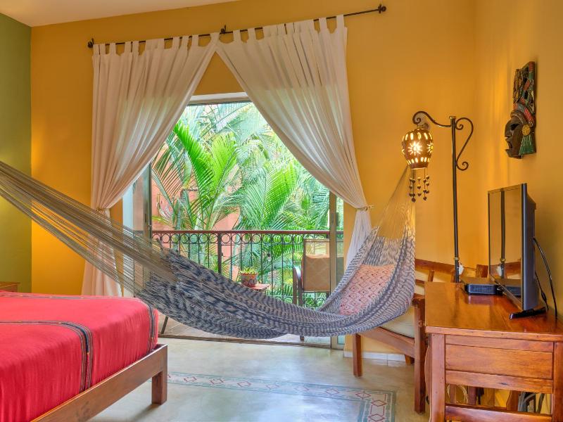 Casa Del Maya Bed & Breakfast - image 3