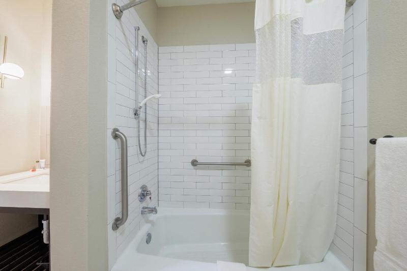 Single Room - Disability Access image 1