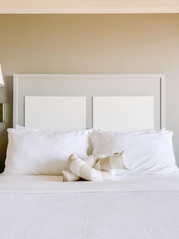 Deluxe Queen Room with Two Queen Beds - Oceanfront Pool Courtyard image 3
