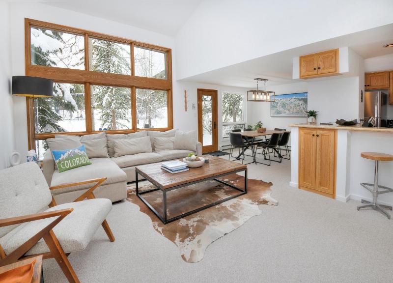 Courtside Mountain Retreat - image 1
