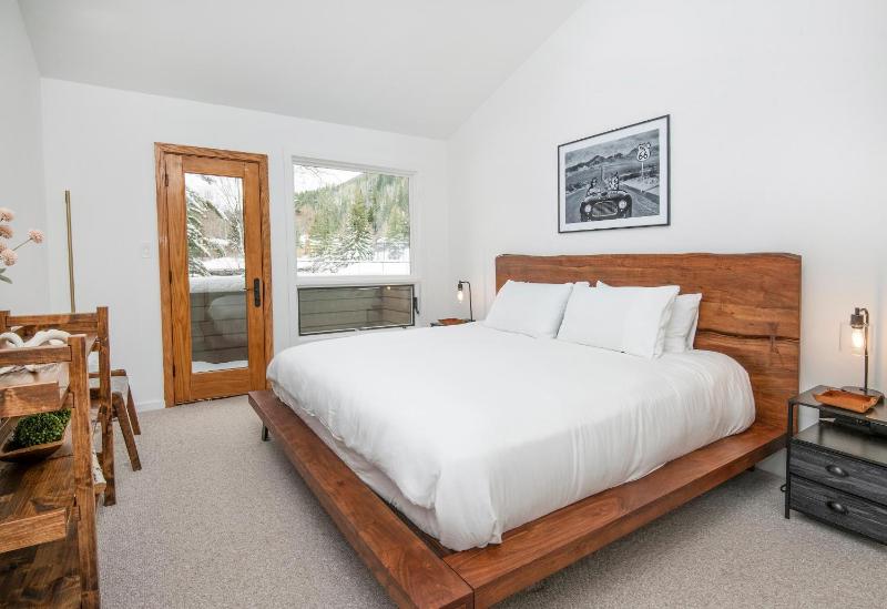 Courtside Mountain Retreat - image 18