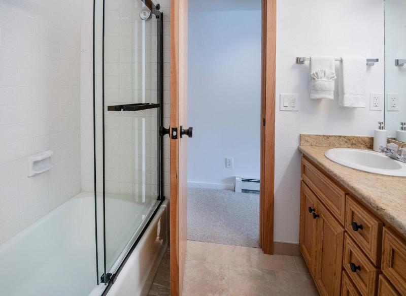 Courtside Mountain Retreat - image 19