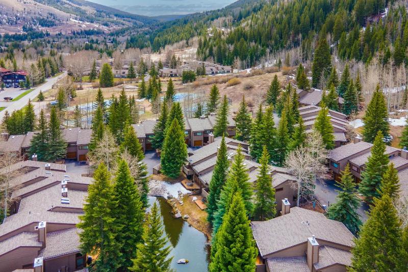 Courtside Mountain Retreat - image 7