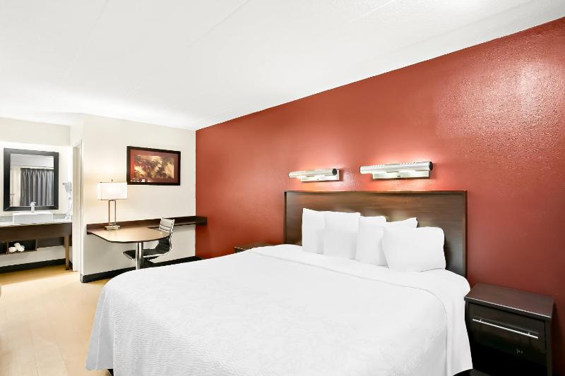 Superior King Room Smoke Free image 3