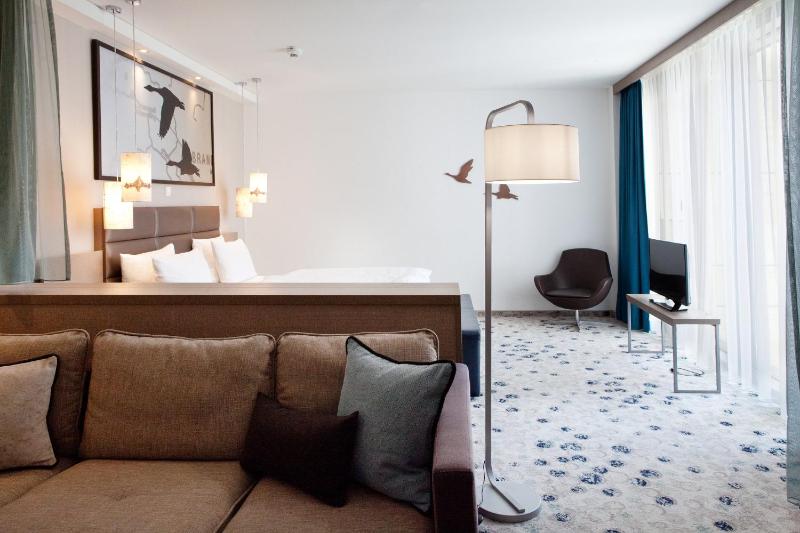 Premium King Room with Courtyard View image 3