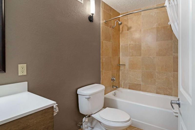 King Room - Non-Smoking image 2