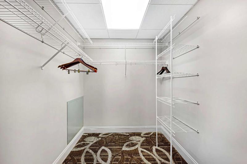 Two-Bedroom Apartment with One King Bed, One Queen Bed and Sofa Bed - Non-Smoking image 3