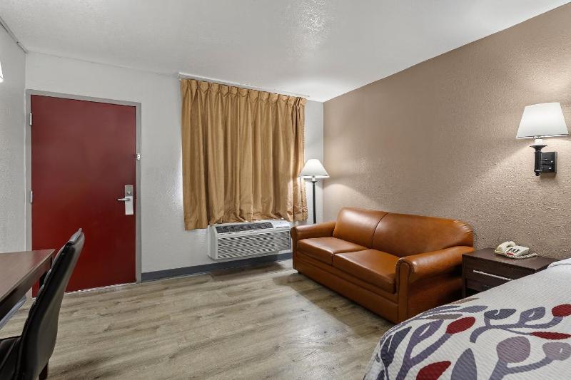 Deluxe King Room Non-Smoking image 3