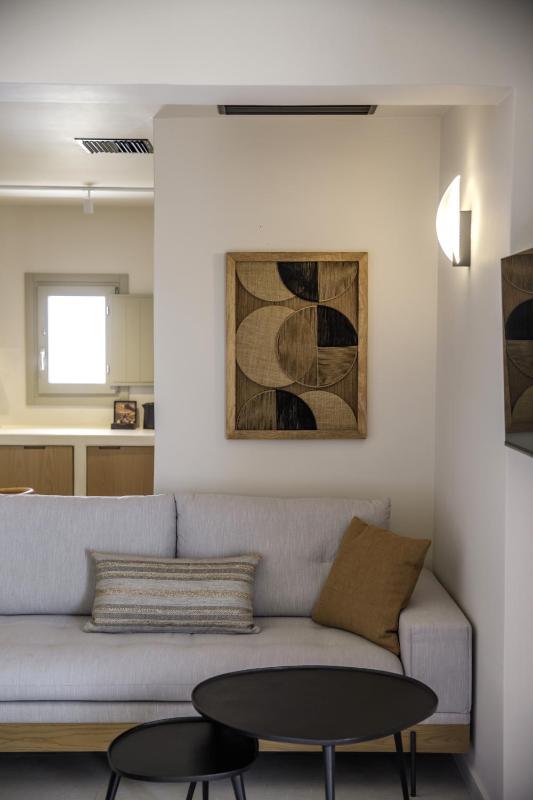 Romantic Suite with Hot tub and Sea View image 2