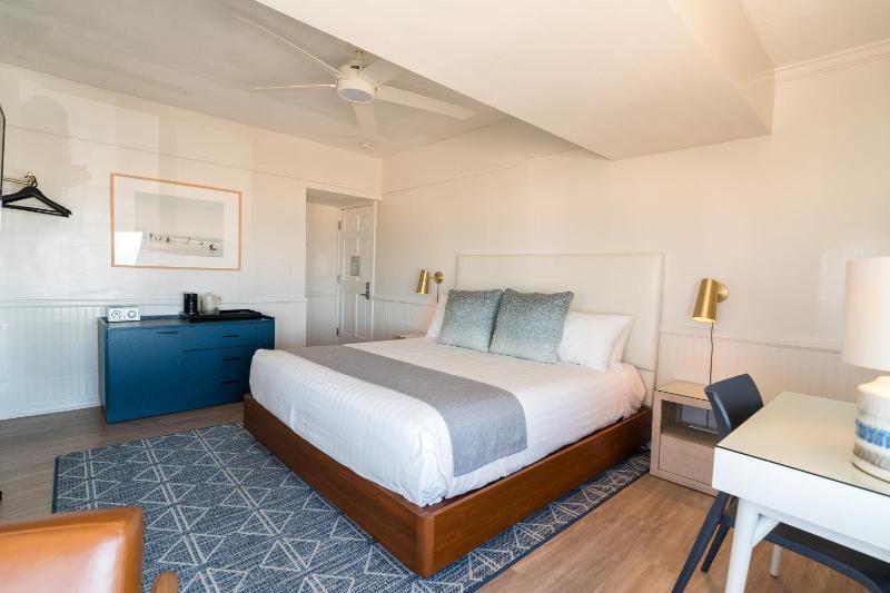 Newport Beach Hotel - image 2
