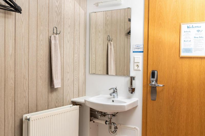 Family Room with Shared Facilities image 4