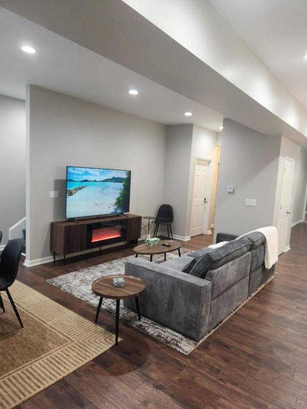 3 Cozy Bedrooms Near Lucas Oil Stadium - image 25