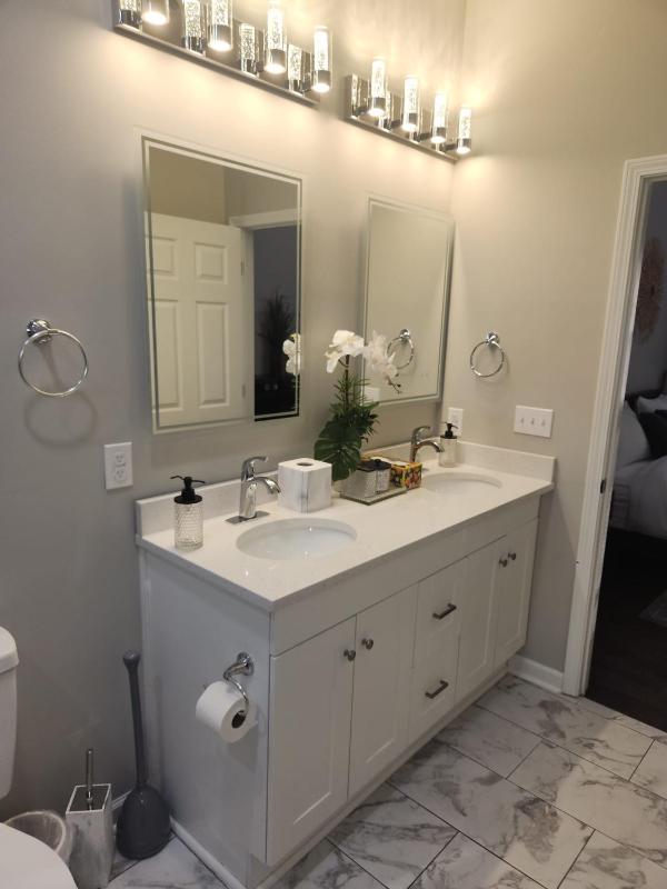 3 Cozy Bedrooms Near Lucas Oil Stadium - image 34