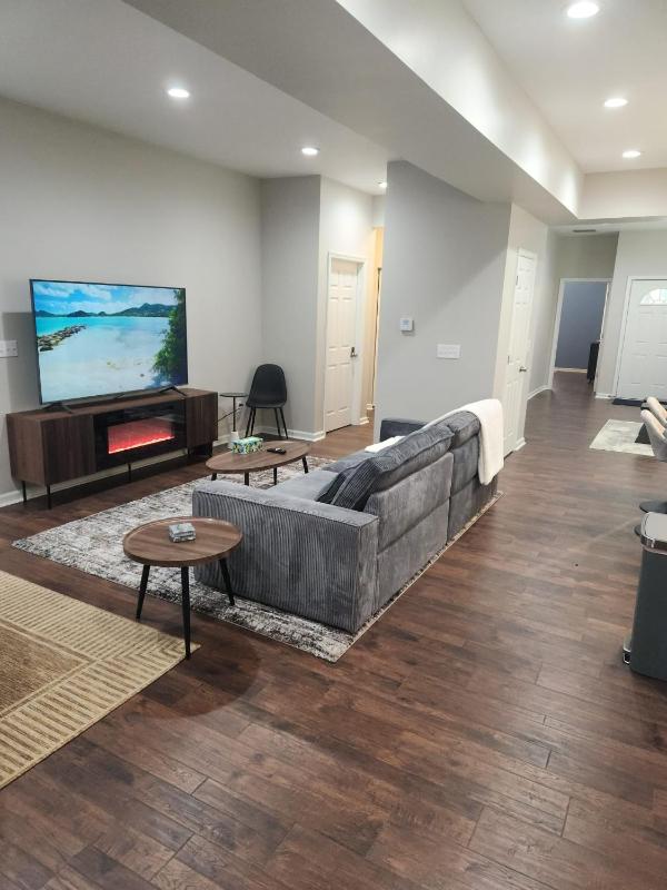 3 Cozy Bedrooms Near Lucas Oil Stadium - image 20