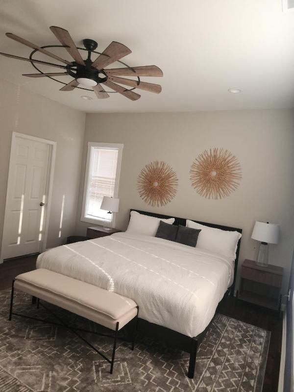 3 Cozy Bedrooms Near Lucas Oil Stadium - image 21