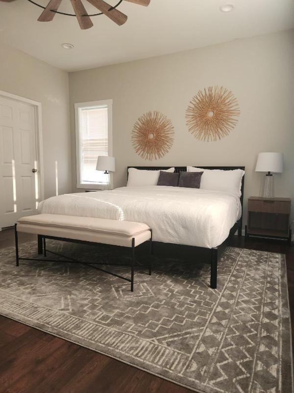 3 Cozy Bedrooms Near Lucas Oil Stadium - image 50