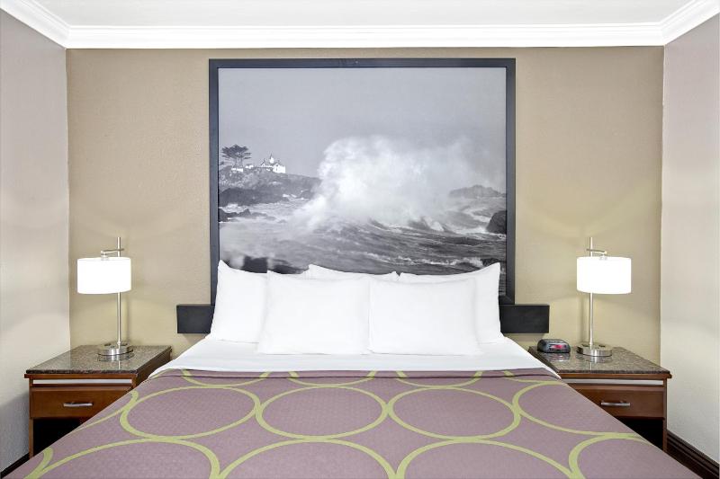 King Room - Non-Smoking image 2