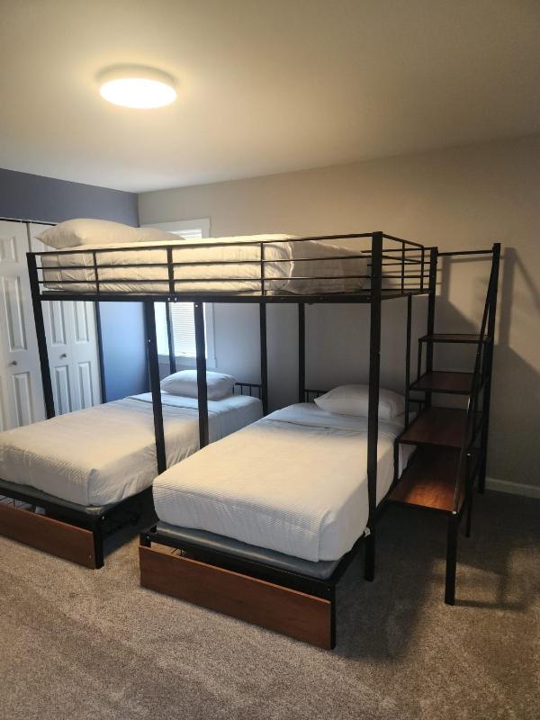 3 Cozy Bedrooms Near Lucas Oil Stadium - image 32