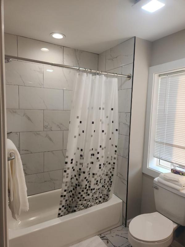 3 Cozy Bedrooms Near Lucas Oil Stadium - image 35