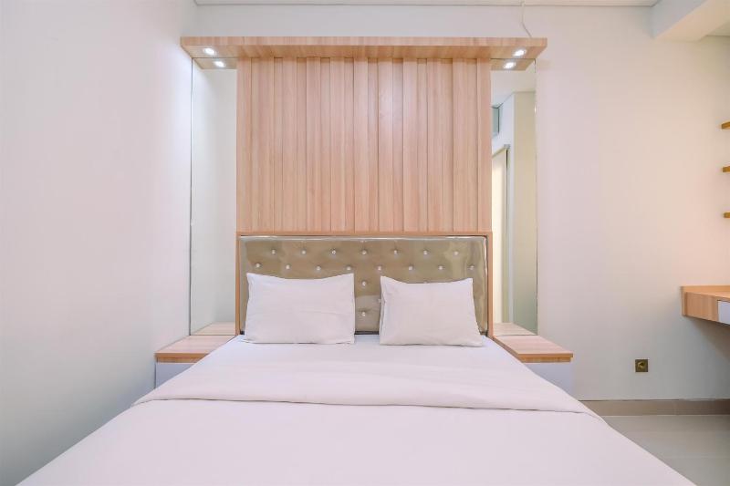 Cozy Living and Homey Studio Transpark Cibubur Apartment By Travelio - image 4