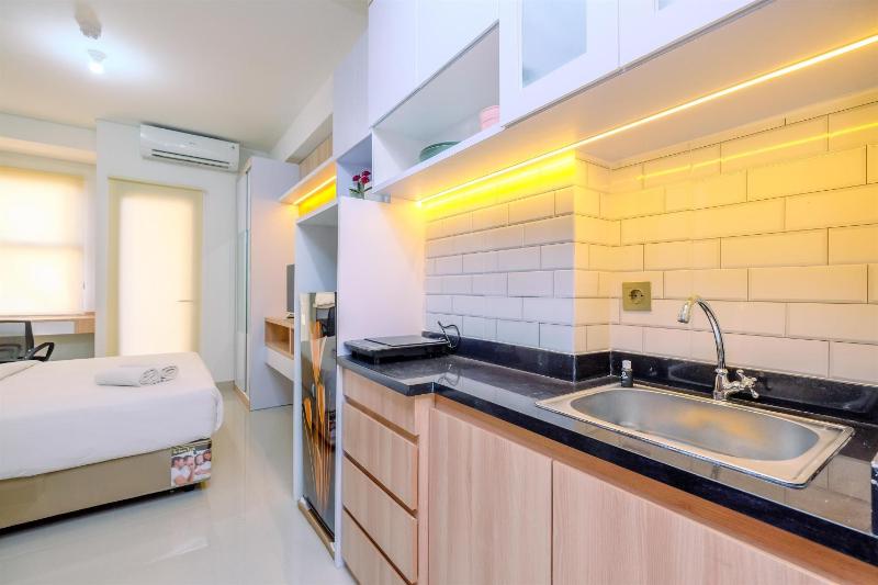 Cozy Living and Homey Studio Transpark Cibubur Apartment By Travelio - image 8