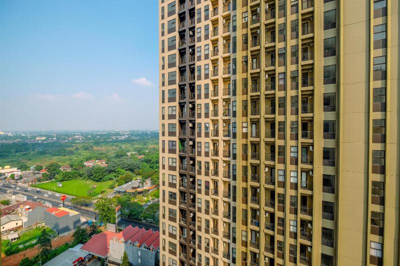 Cozy Living and Homey Studio Transpark Cibubur Apartment By Travelio - image 14