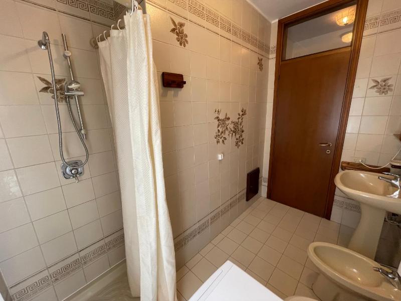 Residence Triangolo Trilocale con terrazzo vista mare parziale - Agenzia Cocal - image 3