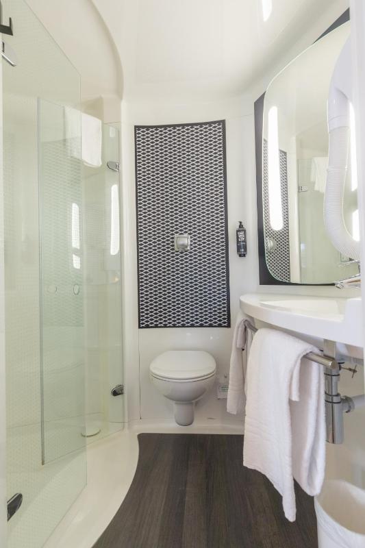 Standard Double Room image 2