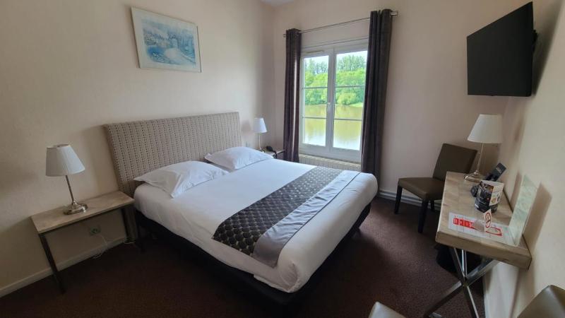 Double Room River Side image 4