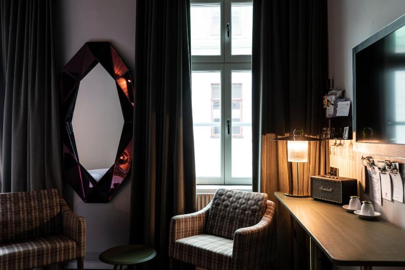 Double Room image 3
