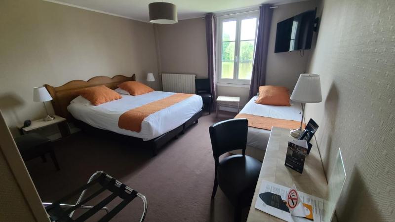 Comfort Triple Room with Shower image 1