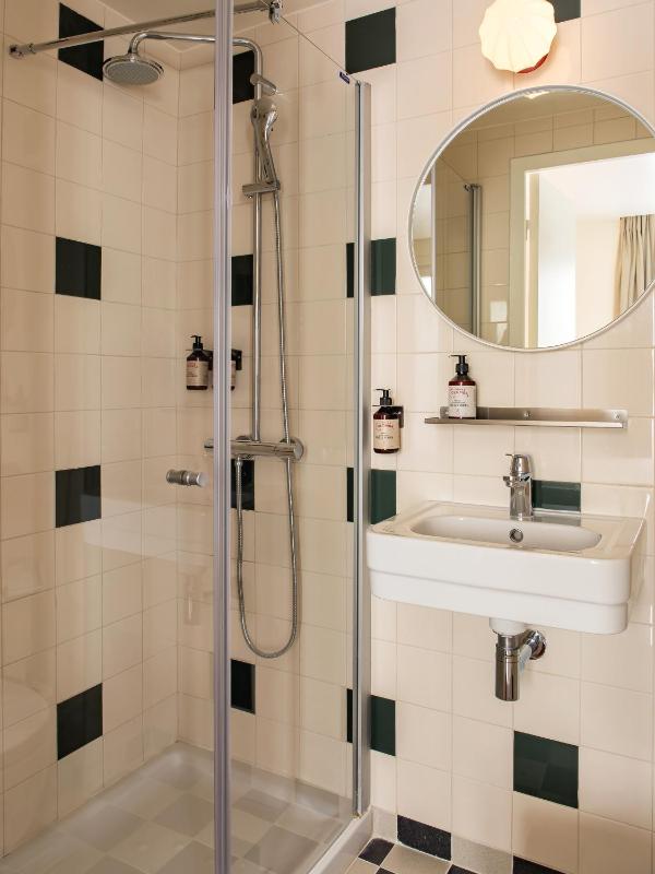 Dalila Small Room image 4