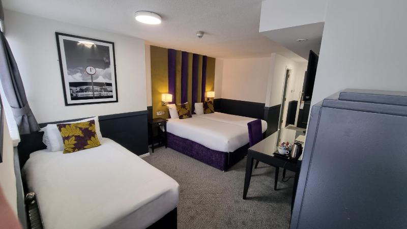 Standard Triple Room image 3
